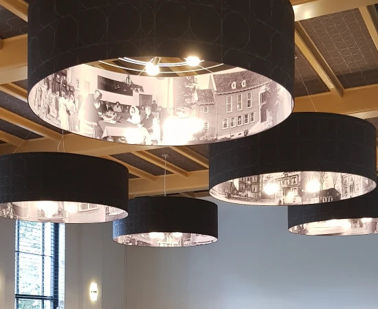 schwarze-lampenschirme-innen-bedruckt