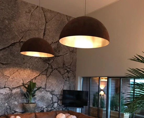 2-kuppellampen-von-120-cm-in-der-wohnung