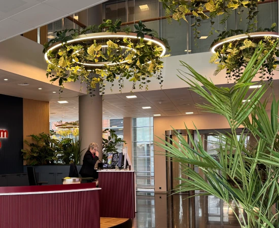 dekorative-pendelleuchte-metallgitter-pflanzen